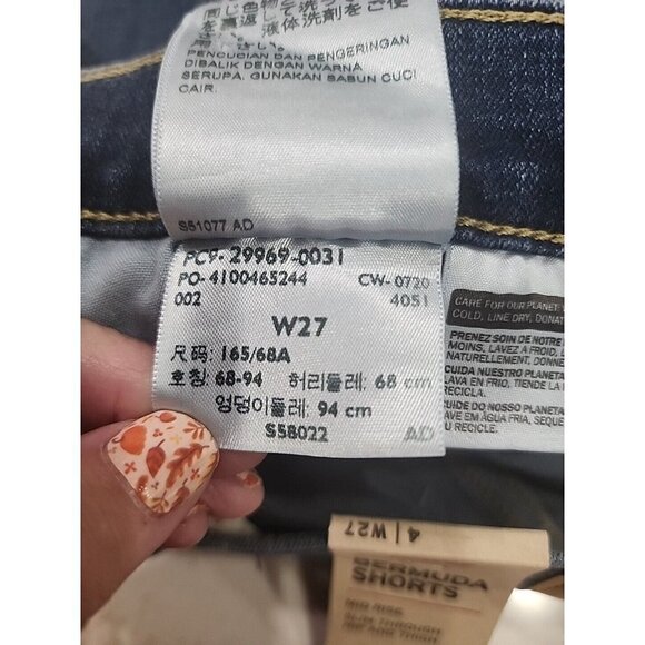 Levi's 4 Bermuda Shorts Mid-rise W/sculpt NWT Womens 4 27 - Picture 8 of 8